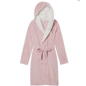 NWOT Victoria’s Secret Short Robe